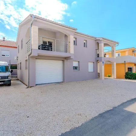 Gorgeous In With Wifi Apartman Vir